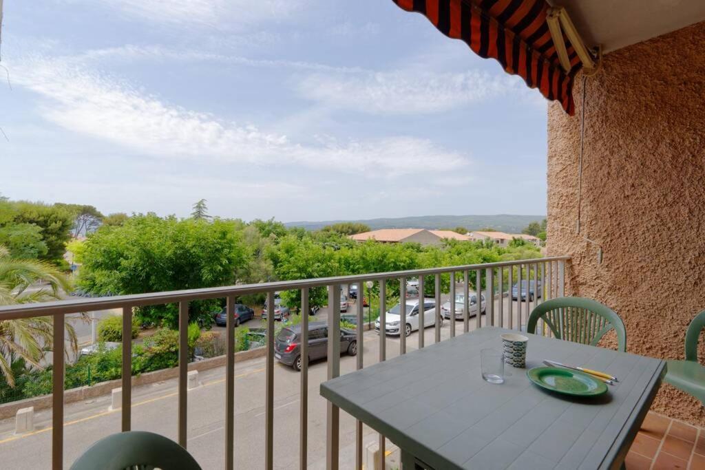St-Cyr - Studio Avec Balcon, Vue Mer Et Proche Plage Apartment Saint-Cyr-sur-Mer Ngoại thất bức ảnh