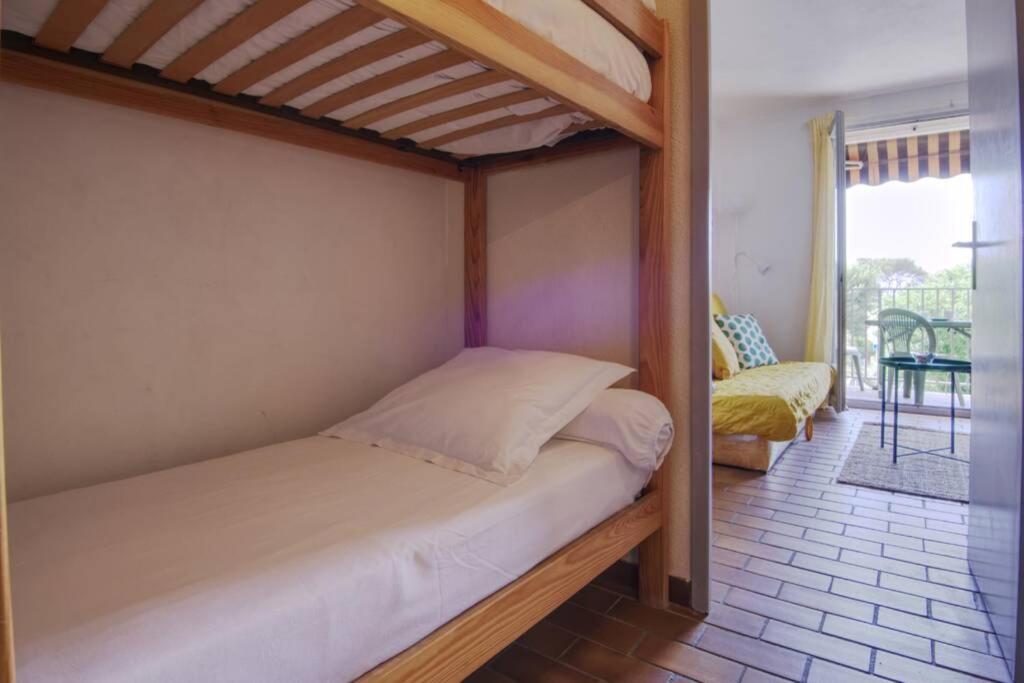 St-Cyr - Studio Avec Balcon, Vue Mer Et Proche Plage Apartment Saint-Cyr-sur-Mer Ngoại thất bức ảnh